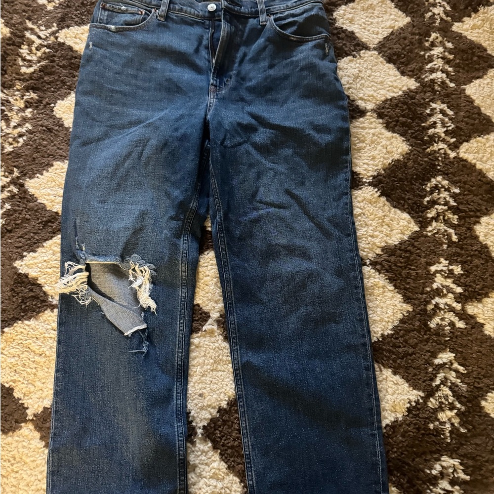 Abercrombie & Fitch — High rise straight Jean with distressing